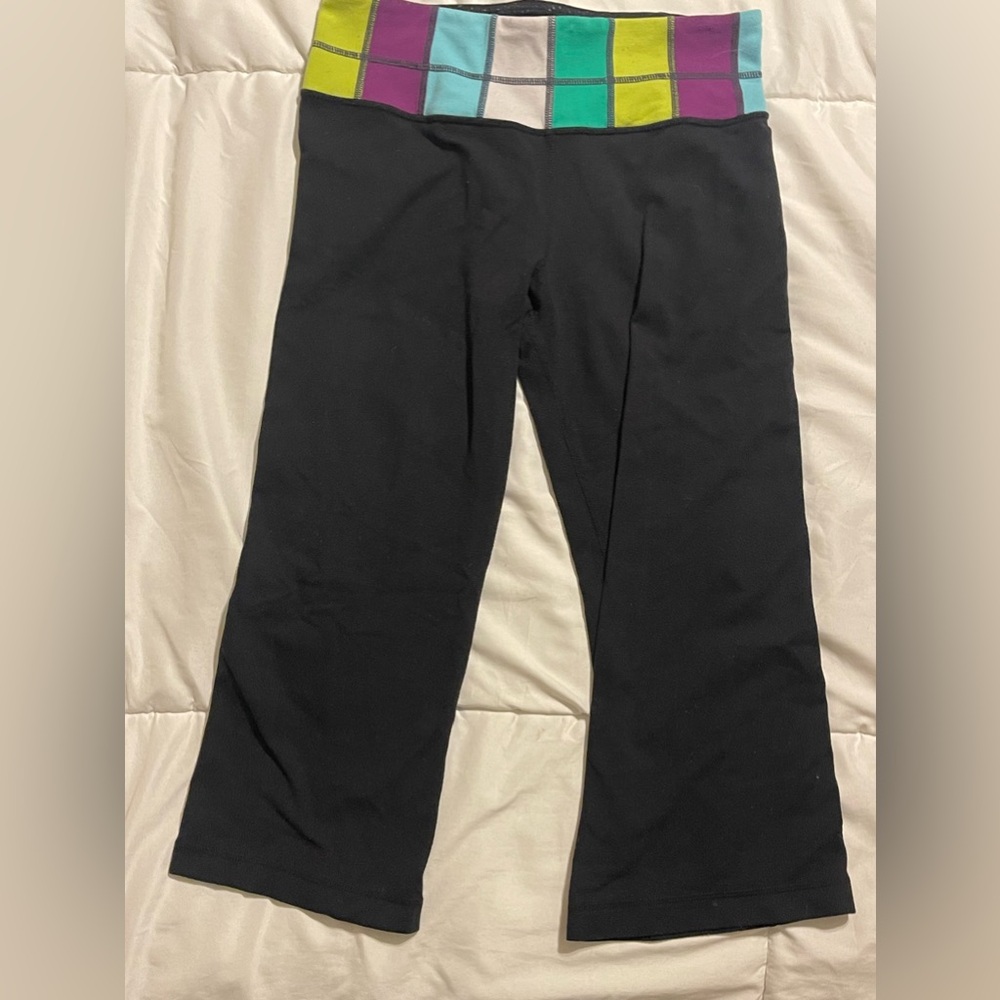 Grove Crop Colorful Quilted Waist Band Crop size 6 19in inseam.